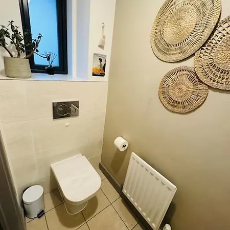 Au Naturel With Private Parking Villa *
