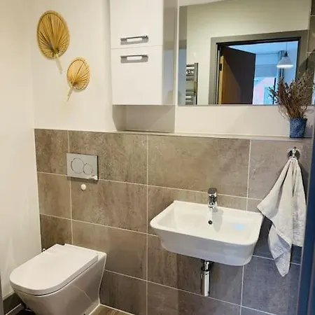 Au Naturel With Private Parking Villa